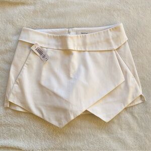 Aritzia Talulua Off White Berklee Shorts